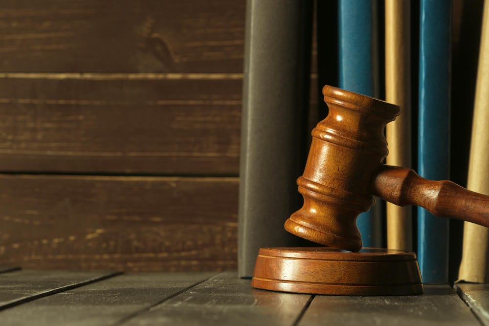 Czy firma windykacyjna może oddać sprawę do komornika i sądu